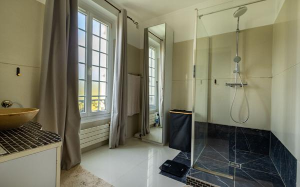 Maison à vendre    8 pièces • 263 m2 Villemomble