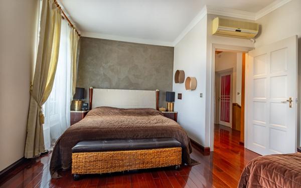 Maison à vendre    8 pièces • 263 m2 Villemomble