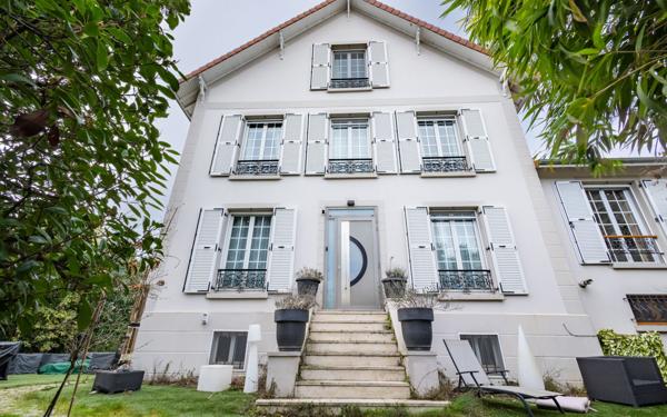 Maison à vendre    8 pièces • 263 m2 Villemomble