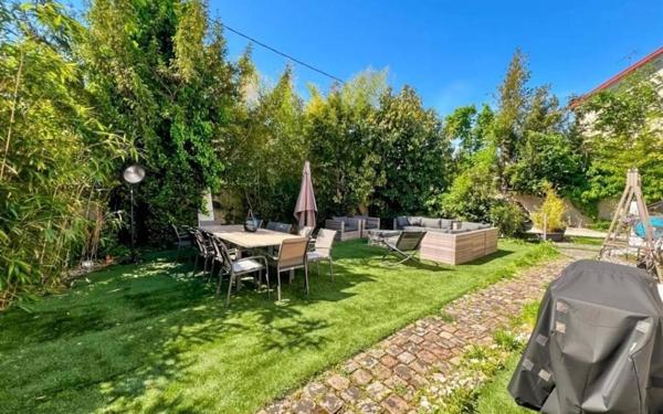 Maison à vendre    8 pièces • 263 m2 Villemomble