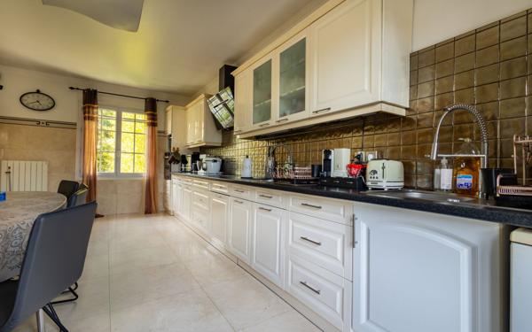 Maison à vendre    8 pièces • 263 m2 Villemomble