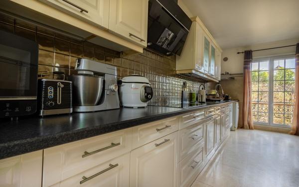 Maison à vendre    8 pièces • 263 m2 Villemomble