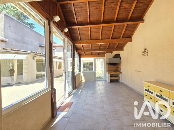 Maison à vendre 8 pièces 188 m² Neuville-de-Poitou