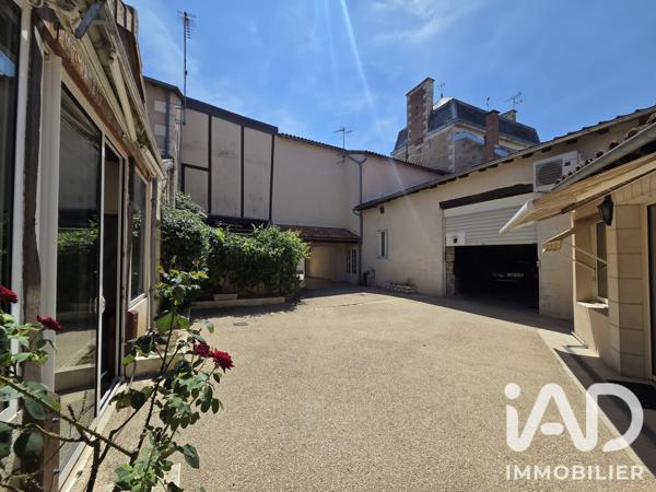 Maison à vendre 8 pièces 188 m² Neuville-de-Poitou