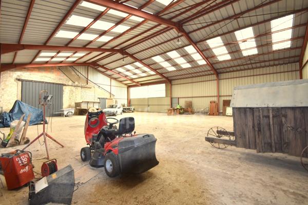 Grande maison (170 m², 11 pièces) Salle de reception (115 m²) Grand hangar (350 m²) à vendre TIVERNON (45)