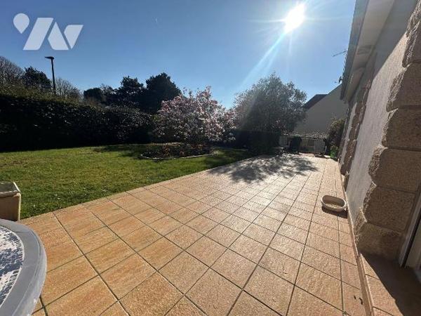 ROSAIS - Maison de 150m²de plain-pied en plein coeur du Rosais avec jardin plein Sud comprenant...