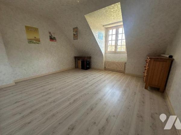 ROSAIS - Maison de 150m²de plain-pied en plein coeur du Rosais avec jardin plein Sud comprenant...