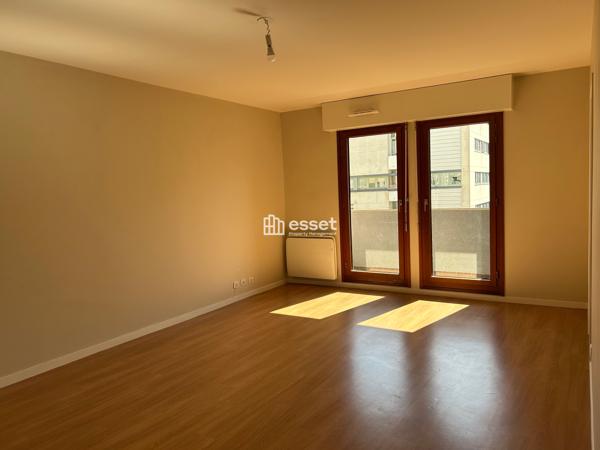 Location Appartement 3 pièces 76 m² - Paris 75012