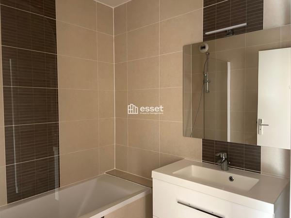 Location Appartement 3 pièces 76 m² - Paris 75012