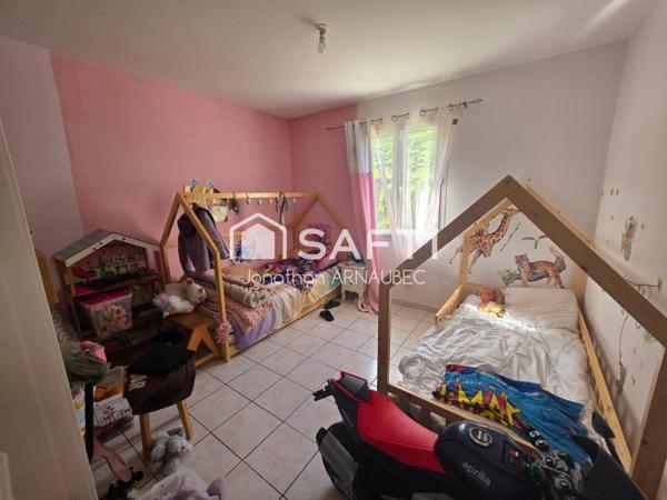 Maison autonome avec revenus solaires et terrain constructible