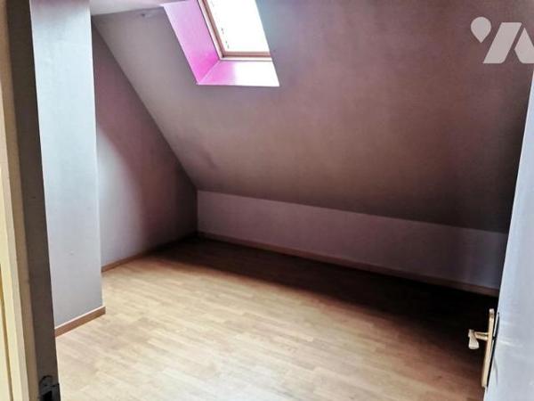 LA FERTE MACE 3 mns du centre ville: Maison en pierres d'environ 100 m²  sur 2ha 30 de terrain