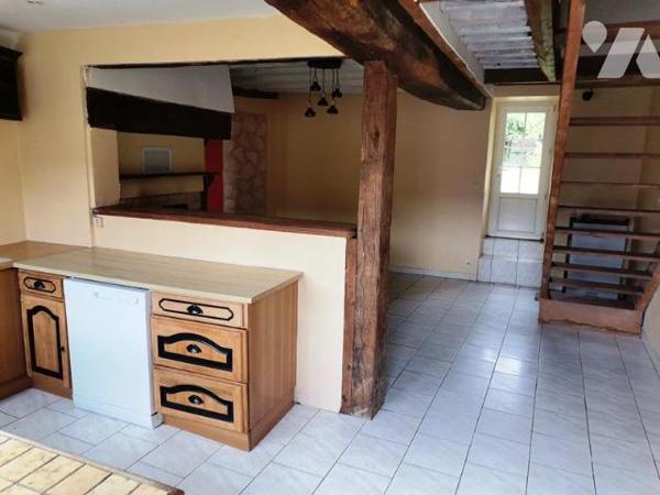 LA FERTE MACE 3 mns du centre ville: Maison en pierres d'environ 100 m²  sur 2ha 30 de terrain