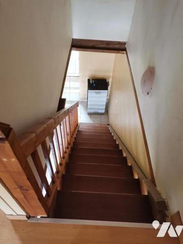 LA FERTE MACE 3 mns du centre ville: Maison en pierres d'environ 100 m²  sur 2ha 30 de terrain