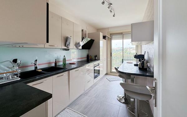 Appartement à vendre    3 pièces • 80 m2 Nice