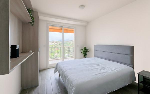 Appartement à vendre    3 pièces • 80 m2 Nice