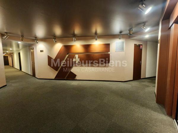 T4 HYPER CENTRE avec balcon et Parking