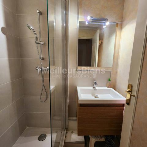 T4 HYPER CENTRE avec balcon et Parking