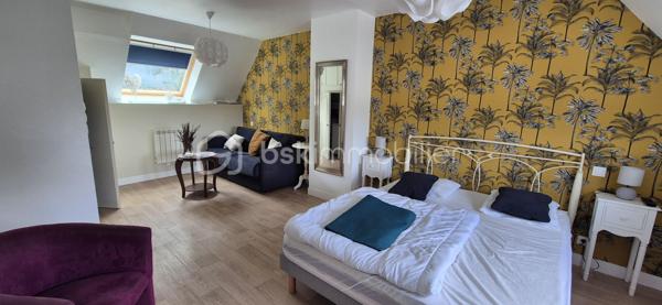 EN EXCLUSIVITE 

Venez découvrir cette magnifique maison d’habitation pleine de charme d’environ 200 m², entièrement rénovée en 2018, implantée sur une parcelle de 1 222 m² dans un environnement calme et agréable. 

Un véritable coup de cœur où il ne reste plus qu’à poser ses valises !
Cette propriété lumineuse et parfaitement entretenue offre de beaux volumes ainsi qu’un potentiel idéal pour une grande famille, une activité de chambres d’hôtes ou encore pour accueillir famille et amis en toute indépendance.

🏡 Au rez-de-chaussée :
Belle pièce de vie lumineuse avec salon / salle à manger et cuisine ouverte aménagée et équipée
Véranda
Salle d’eau avec WC
Superbe suite parentale d’environ 55 m² comprenant : • espace nuit
• salon
• kitchenette
• douche et WC
Un espace totalement indépendant, idéal pour recevoir ou développer une activité touristique.

🛏 À l’étage :
2 chambres avec chacune leur salle de bain privative et kitchenette
1 chambre supplémentaire

🌿 Les extérieurs :
Grande terrasse avec rampe d’accès PMR / handicapé
Grand parking
2 ateliers
Puits
Maison lumineuse et agréable à vivre

⚙️ Prestations :
Pompe à chaleur
Fenêtres double vitrage
Rénovation complète en 2018
Accessibilité facilitée
Quartier calme et recherché

📍Situation idéale : À moins d’1 km de la mer, cette propriété allie confort, charme et potentiel dans un cadre privilégié.

✨ Une maison rare sur le secteur, parfaite aussi bien pour une résidence principale que pour un projet de chambres d’hôtes.

✨ 769 000 € HAI – Honoraires à la charge du vendeur ✨

📞 Contactez-moi pour organiser une visite et découvrir tout le charme de cette propriété au 06 76 01 16 41.