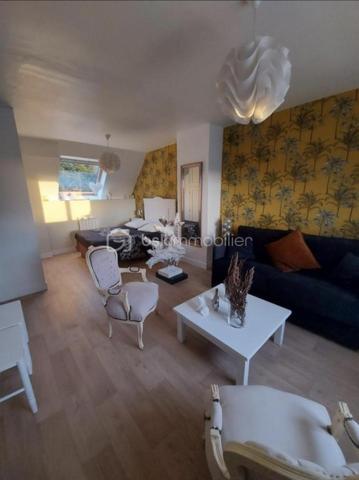 EN EXCLUSIVITE 

Venez découvrir cette magnifique maison d’habitation pleine de charme d’environ 200 m², entièrement rénovée en 2018, implantée sur une parcelle de 1 222 m² dans un environnement calme et agréable. 

Un véritable coup de cœur où il ne reste plus qu’à poser ses valises !
Cette propriété lumineuse et parfaitement entretenue offre de beaux volumes ainsi qu’un potentiel idéal pour une grande famille, une activité de chambres d’hôtes ou encore pour accueillir famille et amis en toute indépendance.

🏡 Au rez-de-chaussée :
Belle pièce de vie lumineuse avec salon / salle à manger et cuisine ouverte aménagée et équipée
Véranda
Salle d’eau avec WC
Superbe suite parentale d’environ 55 m² comprenant : • espace nuit
• salon
• kitchenette
• douche et WC
Un espace totalement indépendant, idéal pour recevoir ou développer une activité touristique.

🛏 À l’étage :
2 chambres avec chacune leur salle de bain privative et kitchenette
1 chambre supplémentaire

🌿 Les extérieurs :
Grande terrasse avec rampe d’accès PMR / handicapé
Grand parking
2 ateliers
Puits
Maison lumineuse et agréable à vivre

⚙️ Prestations :
Pompe à chaleur
Fenêtres double vitrage
Rénovation complète en 2018
Accessibilité facilitée
Quartier calme et recherché

📍Situation idéale : À moins d’1 km de la mer, cette propriété allie confort, charme et potentiel dans un cadre privilégié.

✨ Une maison rare sur le secteur, parfaite aussi bien pour une résidence principale que pour un projet de chambres d’hôtes.

✨ 769 000 € HAI – Honoraires à la charge du vendeur ✨

📞 Contactez-moi pour organiser une visite et découvrir tout le charme de cette propriété au 06 76 01 16 41.