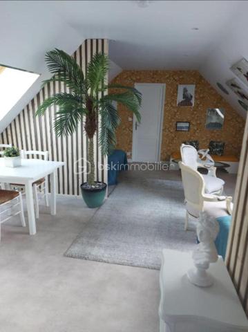 EN EXCLUSIVITE 

Venez découvrir cette magnifique maison d’habitation pleine de charme d’environ 200 m², entièrement rénovée en 2018, implantée sur une parcelle de 1 222 m² dans un environnement calme et agréable. 

Un véritable coup de cœur où il ne reste plus qu’à poser ses valises !
Cette propriété lumineuse et parfaitement entretenue offre de beaux volumes ainsi qu’un potentiel idéal pour une grande famille, une activité de chambres d’hôtes ou encore pour accueillir famille et amis en toute indépendance.

🏡 Au rez-de-chaussée :
Belle pièce de vie lumineuse avec salon / salle à manger et cuisine ouverte aménagée et équipée
Véranda
Salle d’eau avec WC
Superbe suite parentale d’environ 55 m² comprenant : • espace nuit
• salon
• kitchenette
• douche et WC
Un espace totalement indépendant, idéal pour recevoir ou développer une activité touristique.

🛏 À l’étage :
2 chambres avec chacune leur salle de bain privative et kitchenette
1 chambre supplémentaire

🌿 Les extérieurs :
Grande terrasse avec rampe d’accès PMR / handicapé
Grand parking
2 ateliers
Puits
Maison lumineuse et agréable à vivre

⚙️ Prestations :
Pompe à chaleur
Fenêtres double vitrage
Rénovation complète en 2018
Accessibilité facilitée
Quartier calme et recherché

📍Situation idéale : À moins d’1 km de la mer, cette propriété allie confort, charme et potentiel dans un cadre privilégié.

✨ Une maison rare sur le secteur, parfaite aussi bien pour une résidence principale que pour un projet de chambres d’hôtes.

✨ 769 000 € HAI – Honoraires à la charge du vendeur ✨

📞 Contactez-moi pour organiser une visite et découvrir tout le charme de cette propriété au 06 76 01 16 41.