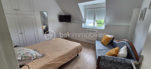 EN EXCLUSIVITE 

Venez découvrir cette magnifique maison d’habitation pleine de charme d’environ 200 m², entièrement rénovée en 2018, implantée sur une parcelle de 1 222 m² dans un environnement calme et agréable. 

Un véritable coup de cœur où il ne reste plus qu’à poser ses valises !
Cette propriété lumineuse et parfaitement entretenue offre de beaux volumes ainsi qu’un potentiel idéal pour une grande famille, une activité de chambres d’hôtes ou encore pour accueillir famille et amis en toute indépendance.

🏡 Au rez-de-chaussée :
Belle pièce de vie lumineuse avec salon / salle à manger et cuisine ouverte aménagée et équipée
Véranda
Salle d’eau avec WC
Superbe suite parentale d’environ 55 m² comprenant : • espace nuit
• salon
• kitchenette
• douche et WC
Un espace totalement indépendant, idéal pour recevoir ou développer une activité touristique.

🛏 À l’étage :
2 chambres avec chacune leur salle de bain privative et kitchenette
1 chambre supplémentaire

🌿 Les extérieurs :
Grande terrasse avec rampe d’accès PMR / handicapé
Grand parking
2 ateliers
Puits
Maison lumineuse et agréable à vivre

⚙️ Prestations :
Pompe à chaleur
Fenêtres double vitrage
Rénovation complète en 2018
Accessibilité facilitée
Quartier calme et recherché

📍Situation idéale : À moins d’1 km de la mer, cette propriété allie confort, charme et potentiel dans un cadre privilégié.

✨ Une maison rare sur le secteur, parfaite aussi bien pour une résidence principale que pour un projet de chambres d’hôtes.

✨ 769 000 € HAI – Honoraires à la charge du vendeur ✨

📞 Contactez-moi pour organiser une visite et découvrir tout le charme de cette propriété au 06 76 01 16 41.