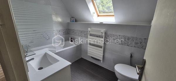 EN EXCLUSIVITE 

Venez découvrir cette magnifique maison d’habitation pleine de charme d’environ 200 m², entièrement rénovée en 2018, implantée sur une parcelle de 1 222 m² dans un environnement calme et agréable. 

Un véritable coup de cœur où il ne reste plus qu’à poser ses valises !
Cette propriété lumineuse et parfaitement entretenue offre de beaux volumes ainsi qu’un potentiel idéal pour une grande famille, une activité de chambres d’hôtes ou encore pour accueillir famille et amis en toute indépendance.

🏡 Au rez-de-chaussée :
Belle pièce de vie lumineuse avec salon / salle à manger et cuisine ouverte aménagée et équipée
Véranda
Salle d’eau avec WC
Superbe suite parentale d’environ 55 m² comprenant : • espace nuit
• salon
• kitchenette
• douche et WC
Un espace totalement indépendant, idéal pour recevoir ou développer une activité touristique.

🛏 À l’étage :
2 chambres avec chacune leur salle de bain privative et kitchenette
1 chambre supplémentaire

🌿 Les extérieurs :
Grande terrasse avec rampe d’accès PMR / handicapé
Grand parking
2 ateliers
Puits
Maison lumineuse et agréable à vivre

⚙️ Prestations :
Pompe à chaleur
Fenêtres double vitrage
Rénovation complète en 2018
Accessibilité facilitée
Quartier calme et recherché

📍Situation idéale : À moins d’1 km de la mer, cette propriété allie confort, charme et potentiel dans un cadre privilégié.

✨ Une maison rare sur le secteur, parfaite aussi bien pour une résidence principale que pour un projet de chambres d’hôtes.

✨ 769 000 € HAI – Honoraires à la charge du vendeur ✨

📞 Contactez-moi pour organiser une visite et découvrir tout le charme de cette propriété au 06 76 01 16 41.
