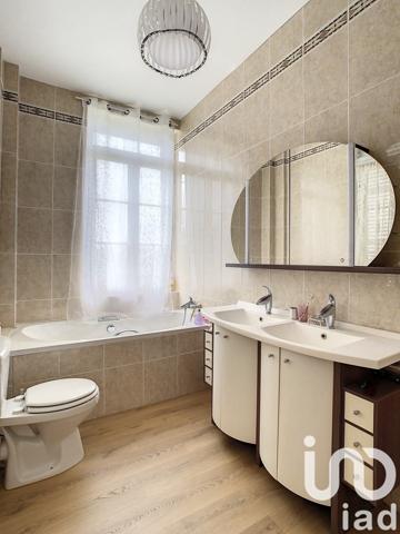 Location maison 7 pièces 275 m² Glisy