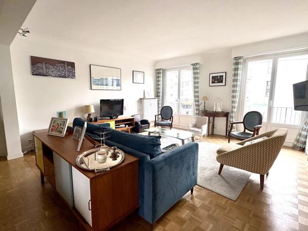 Location                                                      Appartement
                        
                     6 pièces                      130 m2                     à Nantes