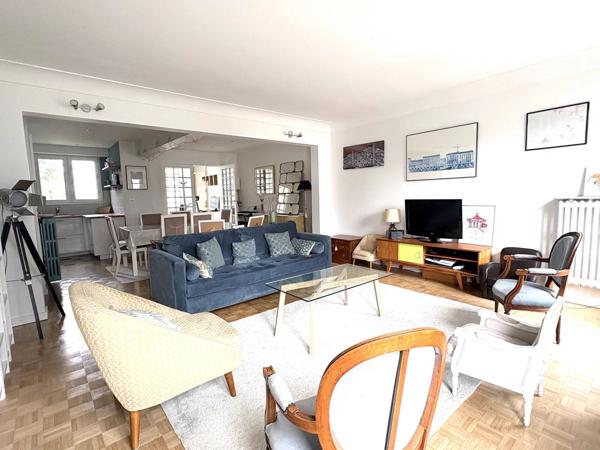 Location                                                      Appartement
                        
                     6 pièces                      130 m2                     à Nantes