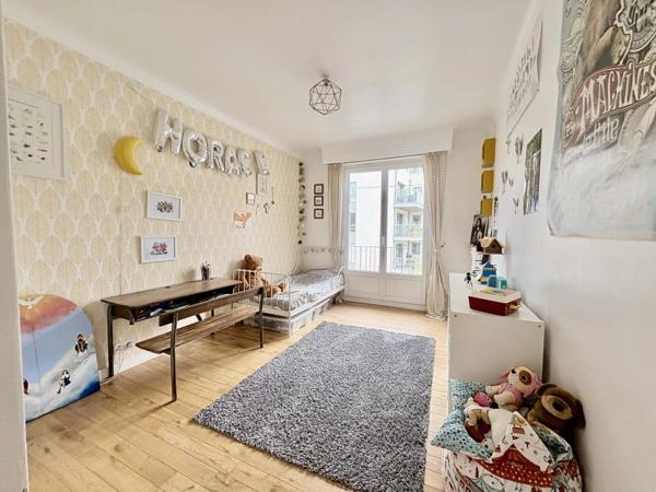 Location                                                      Appartement
                        
                     6 pièces                      130 m2                     à Nantes