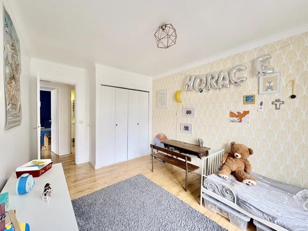 Location                                                      Appartement
                        
                     6 pièces                      130 m2                     à Nantes