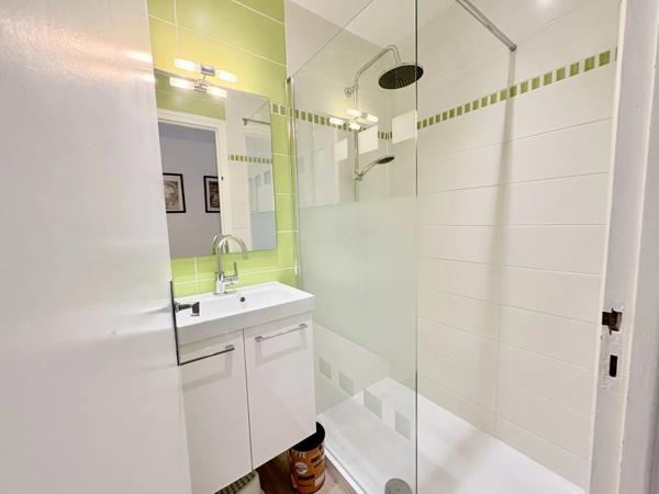 Location                                                      Appartement
                        
                     6 pièces                      130 m2                     à Nantes