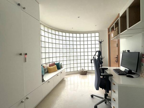 Location                                                      Appartement
                        
                     6 pièces                      130 m2                     à Nantes