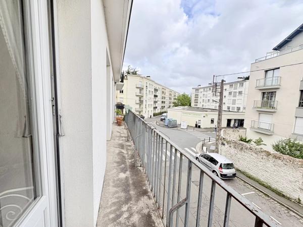 Location                                                      Appartement
                        
                     6 pièces                      130 m2                     à Nantes