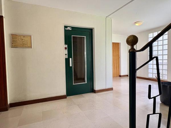 Location                                                      Appartement
                        
                     6 pièces                      130 m2                     à Nantes