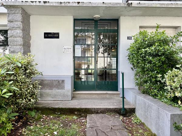 Location                                                      Appartement
                        
                     6 pièces                      130 m2                     à Nantes