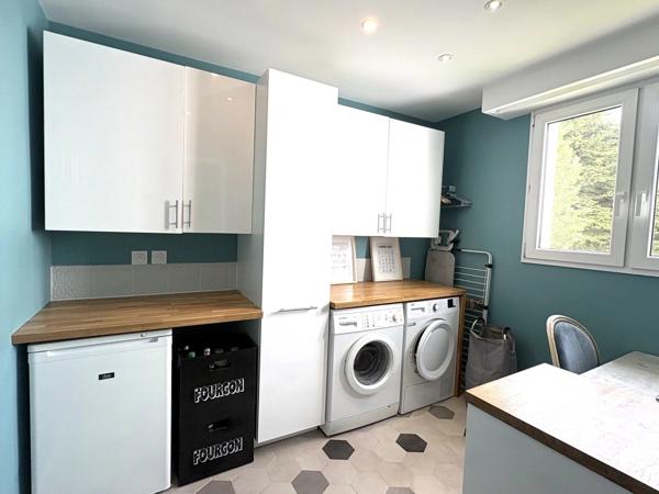 Location                                                      Appartement
                        
                     6 pièces                      130 m2                     à Nantes