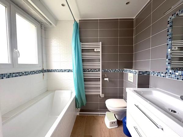 Location                                                      Appartement
                        
                     6 pièces                      130 m2                     à Nantes