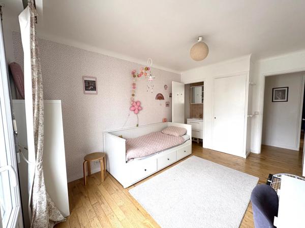 Location                                                      Appartement
                        
                     6 pièces                      130 m2                     à Nantes