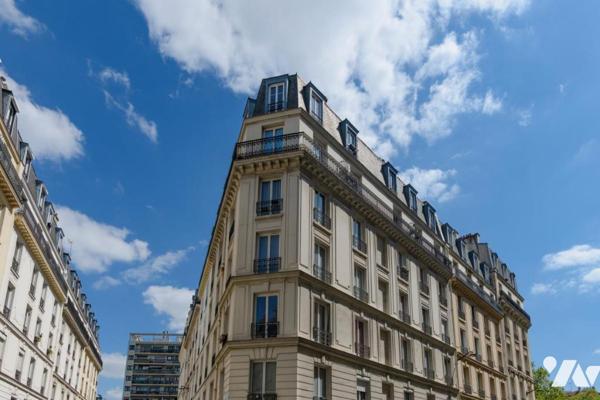 PARIS 12 / DAUMESNIL - APPARTEMENT 2 PIÈCES BIS RÉNOVÉ EN ÉTAGE ÉLEVÉ AVEC BALCON + CAVE