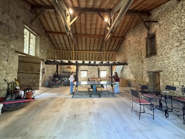 Bourg-de-Visa (82190) BOURG DE VISA Authentique maison en pierre avec 4 chambres, grange et piscine 4857m2 jardin