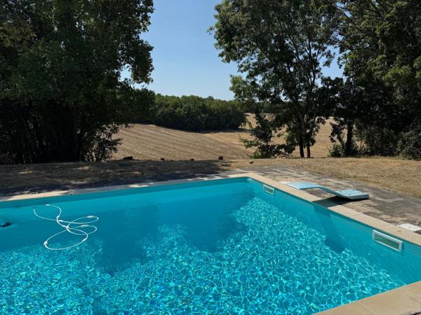 Bourg-de-Visa (82190) BOURG DE VISA Authentique maison en pierre avec 4 chambres, grange et piscine 4857m2 jardin