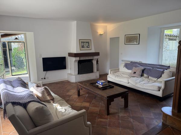 Bourg-de-Visa (82190) BOURG DE VISA Authentique maison en pierre avec 4 chambres, grange et piscine 4857m2 jardin