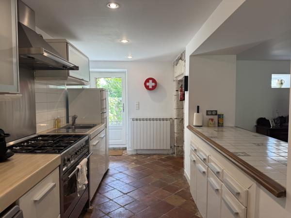 Bourg-de-Visa (82190) BOURG DE VISA Authentique maison en pierre avec 4 chambres, grange et piscine 4857m2 jardin