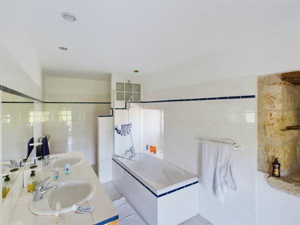 Bourg-de-Visa (82190) BOURG DE VISA Authentique maison en pierre avec 4 chambres, grange et piscine 4857m2 jardin