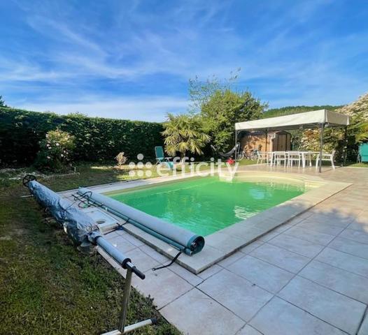 Maison
         6 pièces
        - 155 m² 370 000 € *
