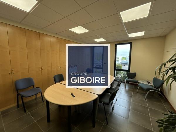 Local d'activites 2087 m² à vendre LA MEZIERE (réf : 35.0486)