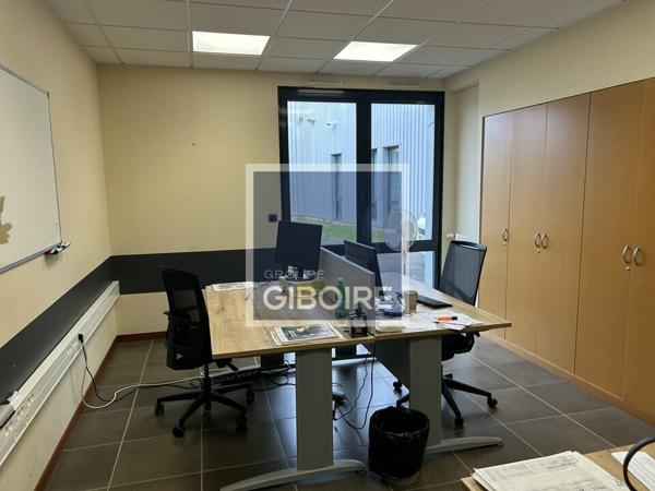 Local d'activites 2087 m² à vendre LA MEZIERE (réf : 35.0486)