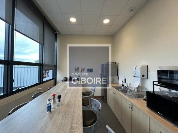 Local d'activites 2087 m² à vendre LA MEZIERE (réf : 35.0486)