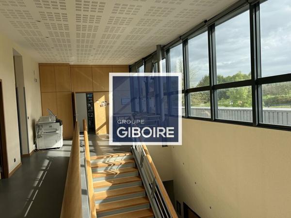 Local d'activites 2087 m² à vendre LA MEZIERE (réf : 35.0486)